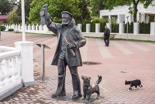 Нескучное знакомство с Геленджиком с точки зрения трех смотрителей маяков