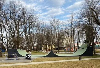 В Краснодаре в Молодежном сквере по улице Сормовской отремонтировали скейт-парк