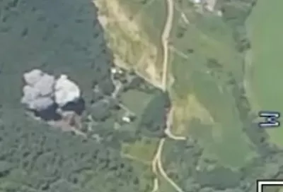 ФАБ-500 разнесла склад боеприпасов ВСУ в Сумской области: момент удара попал на видео