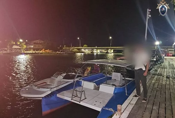 Водитель лодки наехал на купающуюся в море женщину в Джубге