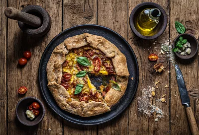 Гречневая галета с луком и брынзой