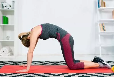 Держать спину будет легче: уникальное упражнение, которое оказывает на организм эффект, схожий с жиросжигающим массажем