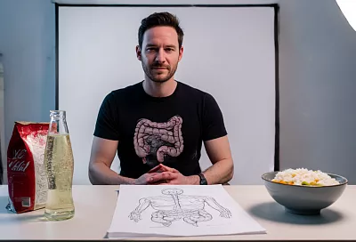 Газ в животе убираю без «волшебных таблеток»: ем меньше и гуляю — вздутие отпускает заметно быстрее