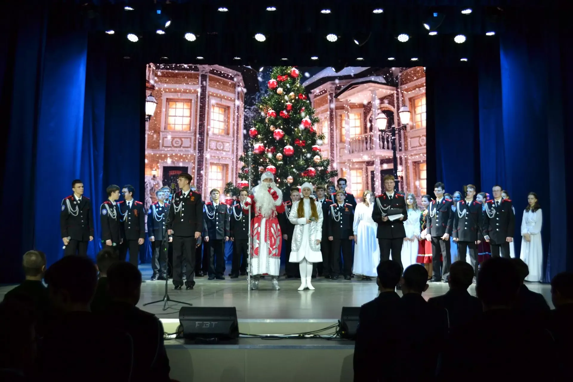 В казачьих кадетских корпусах Краснодарского края прошли новогодние балы