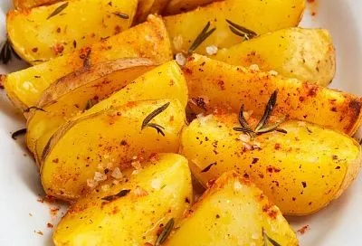 Самый вкусный картофель по-деревенски по рецепту моего мужа: простой секрет идеального блюда в одном ингредиенте