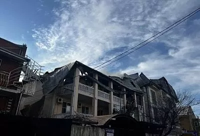 В Геленджике загорелись два частных дома