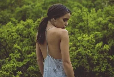 Не только на лице: как бороться с прыщами на спине