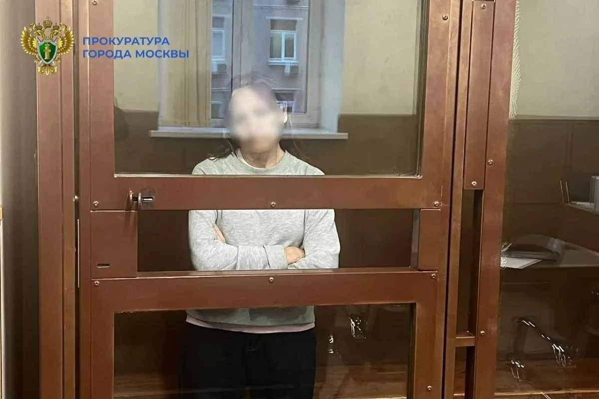 Столкнувшая девочку на пути в метро краснодарка страдает психическим расстройством