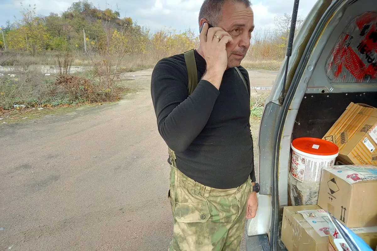 Александр Кудаев созваниевается с военными.