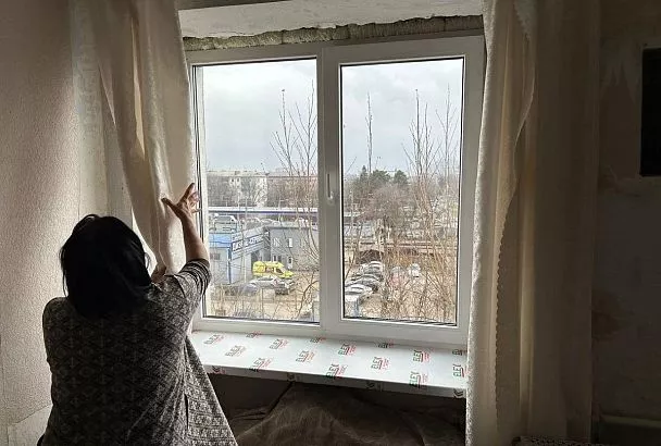 В домах по ул. Новороссийской в Краснодаре заменили поврежденные при атаке БПЛА окна