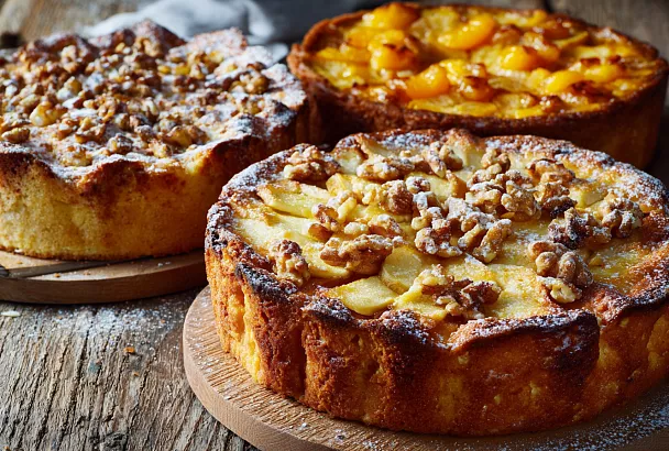 Шарлотка с яблоками, тыквой и мандаринами: эксперимент с содой и без