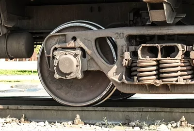 Грузовой поезд сбил насмерть мужчину в Краснодаре