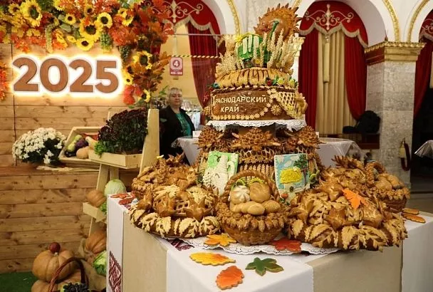 100-килограммовый каравай испекли в Анапе в честь Дня урожая на Кубани