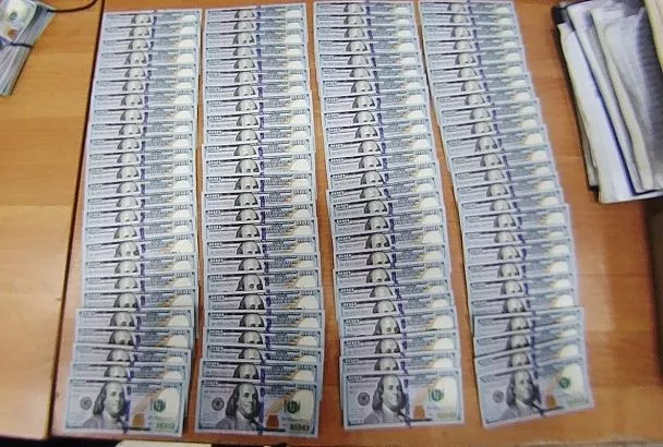 8 тыс. долларов изъяли таможенники в аэропорту Сочи у прилетевшего из Турции пассажира