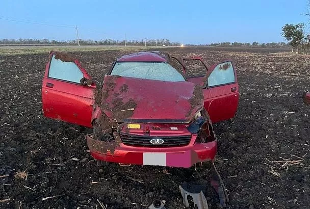 «Приора» вылетела с трассы в Крыловском районе: пассажир скончался, водитель госпитализирована