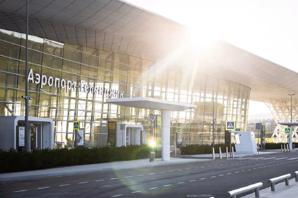 Более 72 тыс. пассажиров за два месяца обслужил аэропорт Геленджика  