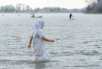 Опрос показал, сколько краснодарцев планирует окунуться в прорубь на Крещение  