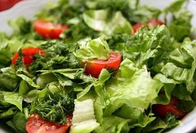 Салат с тунцом: легкость и сытность Средиземноморья