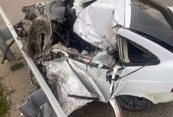 Легковушку разорвало на части после столкновения с грузовиками на Кубани. Есть жертва