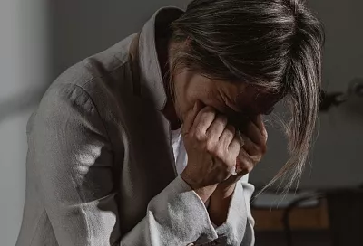 Пообещали награду за погибшего сына: 15,7 млн рублей выманили аферисты y приезжей в Краснодаре