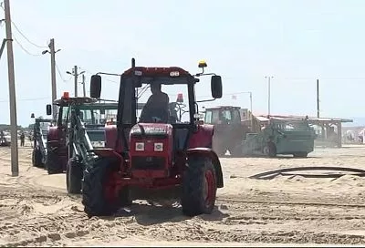 Спецтехника очистила более 10,5 км береговой линии в Анапе