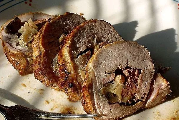 Нереально вкусный и сочный мясной рулет - красивее и сытнее блюдо для новогоднего стола и не найти!