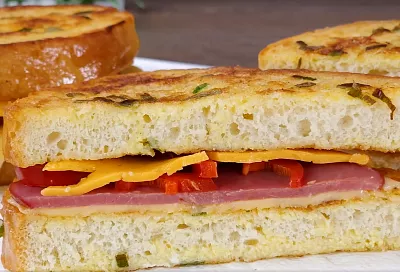 Самые быстрые горячие бутерброды (сэндвич) на завтрак! Сытно, просто и вкусно – готовятся 10 минут, пока закипает чайник