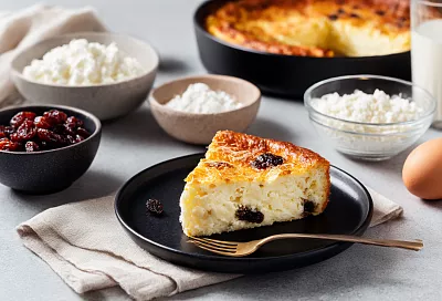 Куда девать творог? Запеканка на манке, которую сметают до крошки