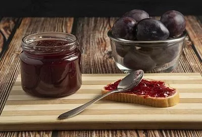 Варенье из сливы пятиминутка — яркое, густое, ароматное: вкус лета в каждой ложке