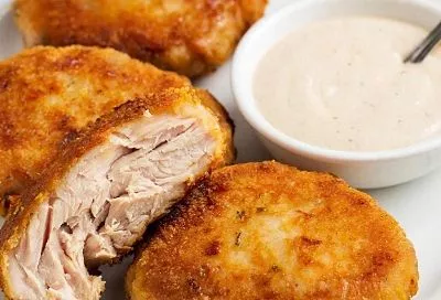 Беру только курицу и картофель: готовлю сочные котлеты на ужин без хлеба и молока