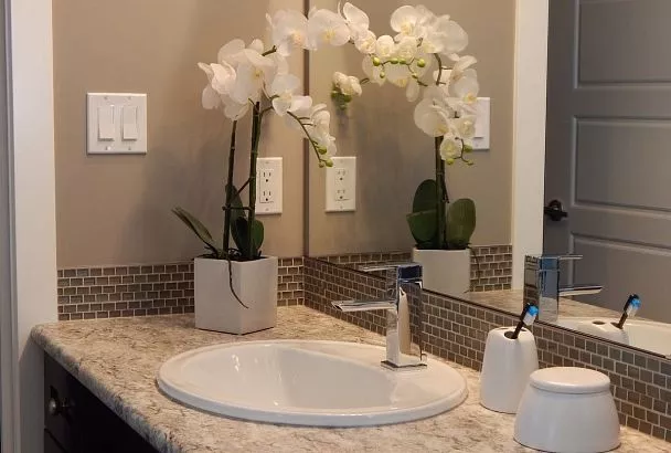 Как преобразить старую ванную комнату за выходные и без разорения