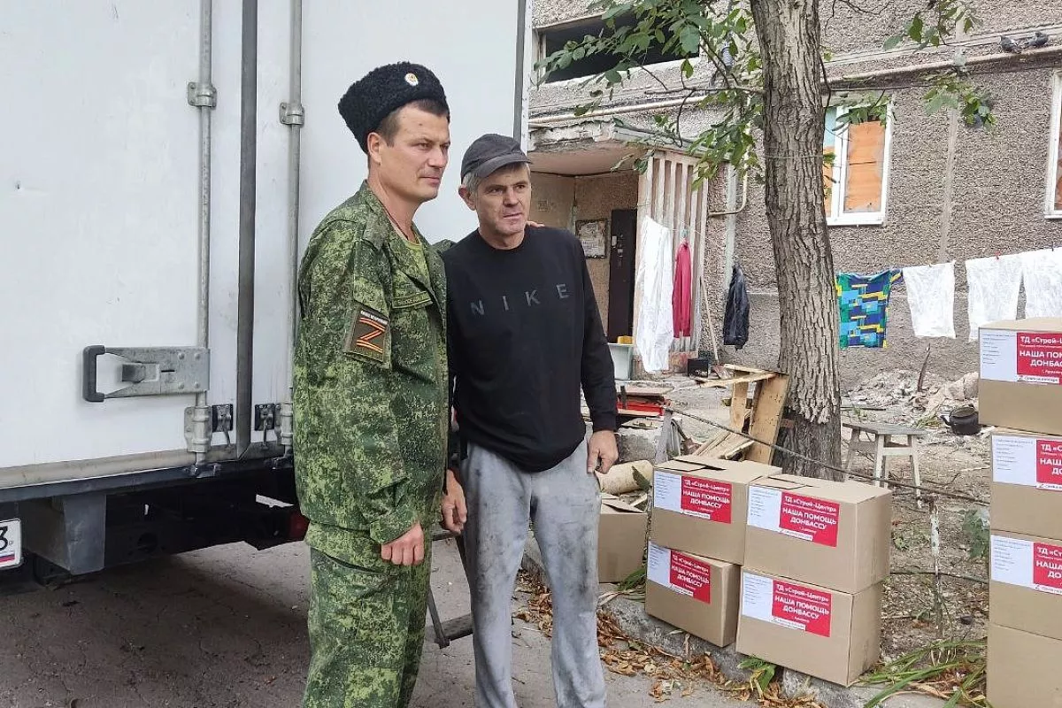 Казака из Армавира Дениса Куренина мариупольцы встречают с радостью. Он по несколько раз в месяц возит в пострадавший город гуманитарную помощь.