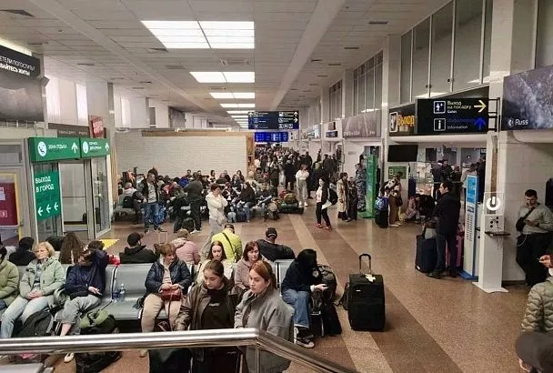 Десять летевших в Краснодар самолетов ушли на запасные аэродромы