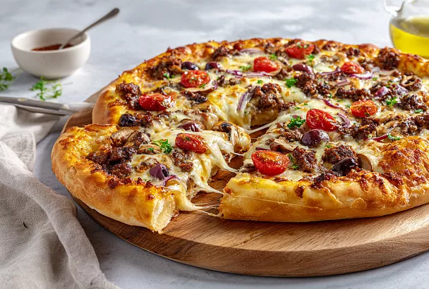 Идеальная домашняя пицца с хрустящими бортиками и тянущимся сыром: оценят даже итальянцы