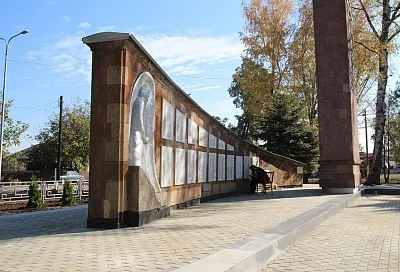 В Тимашевском районе в рамках нацпроекта обустроили сквер с мемориалом воинской славы
