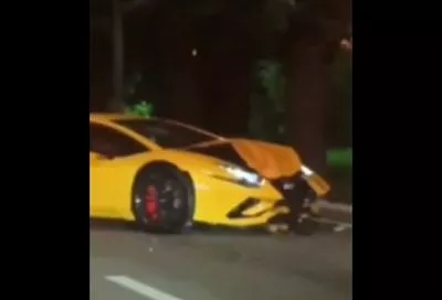 Врезалась в дерево: девушка разбила Lamborghini Aventador за 13 млн в Сочи