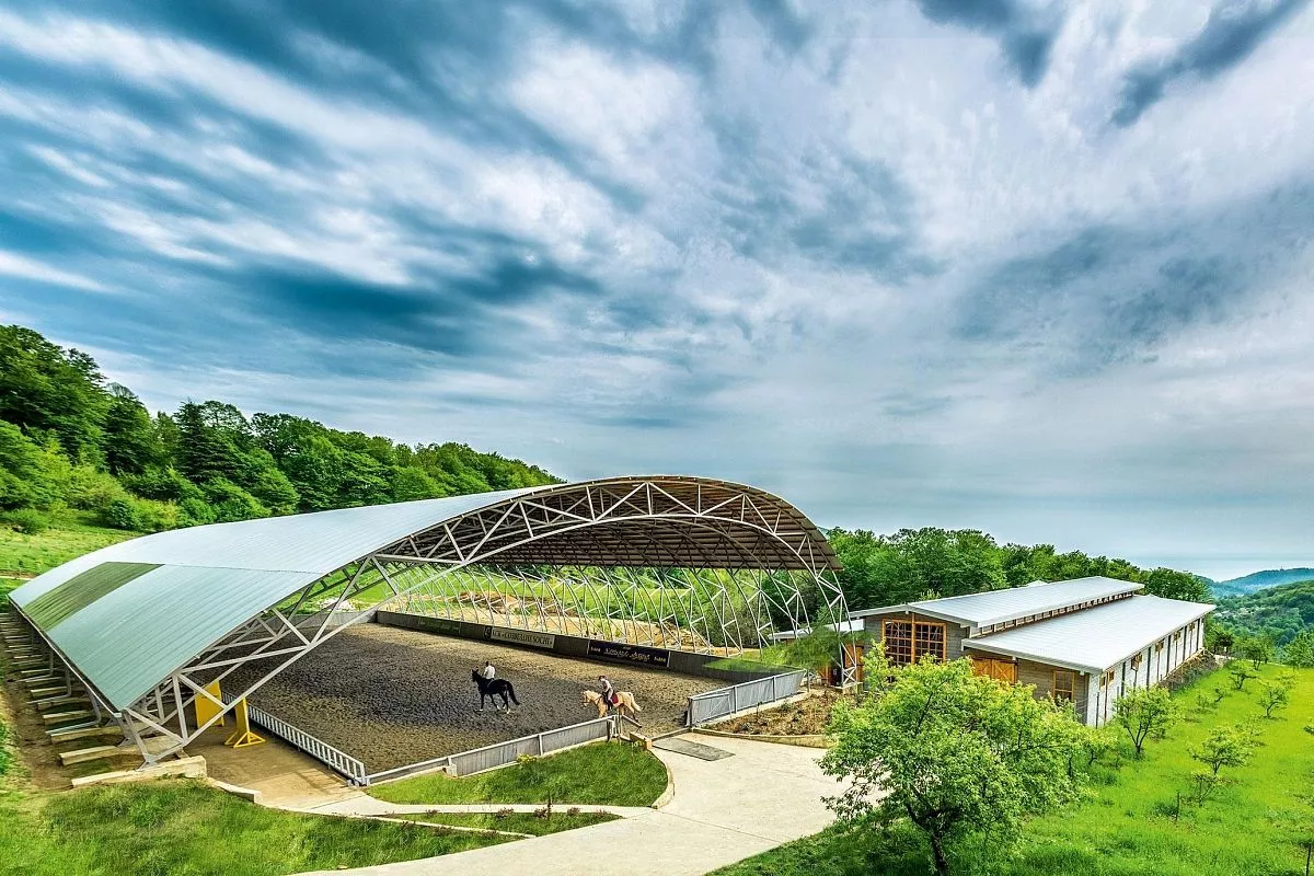 Сегодня на экоферме Экзархо с удовольствием встречают туристов со всех уголков мира. Сегодня на экоферме Экзархо с удовольствием встречают туристов со всех уголков мира.