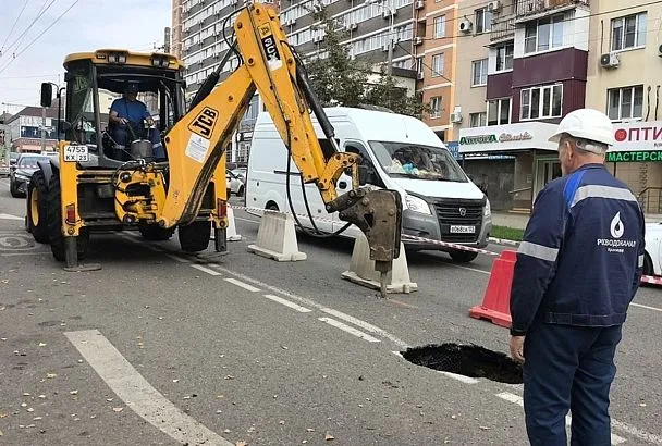 Движение ограничат до конца осени на участке ул.1-го Мая в Краснодаре для ремонта канализационного коллектора