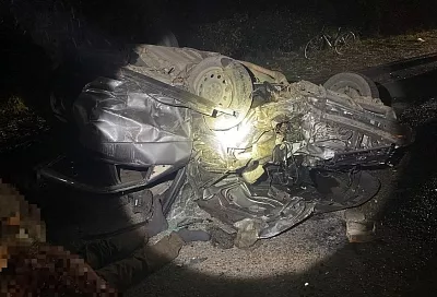 Водитель легковушки погиб в жестком лобовом ДТП на трассе в Краснодарском крае