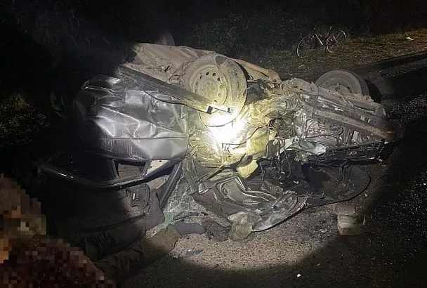 Водитель легковушки погиб в жестком лобовом ДТП на трассе в Краснодарском крае