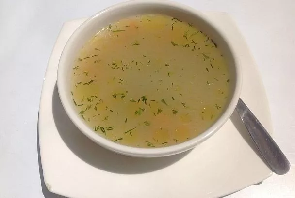 Муж не верит, что такой наваристый суп получается всего лишь из голов скумбрии, а ведь это именно так. Главное - правильно готовить уху.