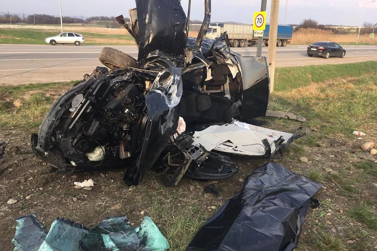 В Краснодарском крае в жестком ДТП три человека погибли, еще двое пострадали