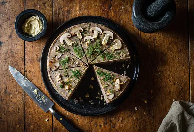 Торт из куриной печени с жареным луком