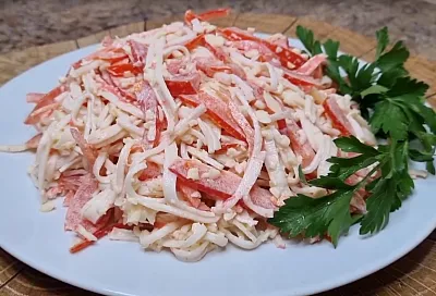 Взять крабовые палочки – и через 5 минут сочный, вкусный салат на столе: узнал этот трюк, и гости выпрашивают рецепт