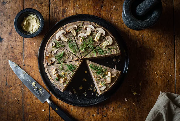 Торт из куриной печени с жареным луком