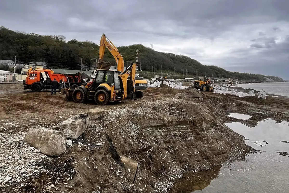 Более 15 тыс. кубометров мазута, загрязненного грунта и водомазутной смеси собрали в Туапсинском округе