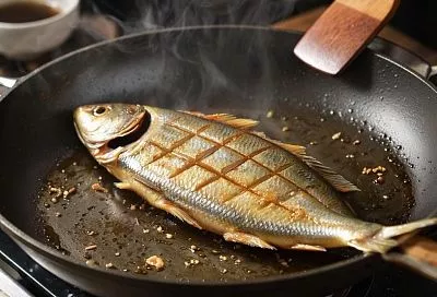 Теперь жарю любую рыбу без брызг масла и неприятного запаха на кухне: делюсь с вами хитростью