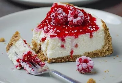 Делам чизкейк с простым йогуртом — рецепт нежнейшего десерта, где все легко