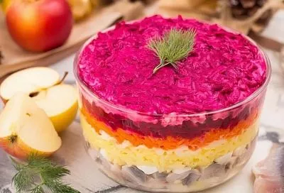 Освежаем "шубу" яблоком: как сделать "селёдку под шубой" легче и сочнее классики