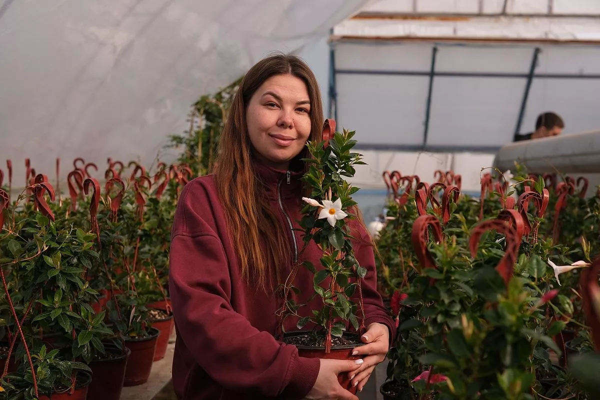 Людмила Руденко осваивает новое направление - цветоводство.